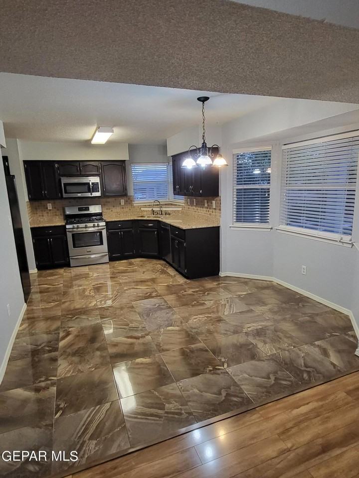 6775 Dakota Ridge Dr - Photo 5 of 21