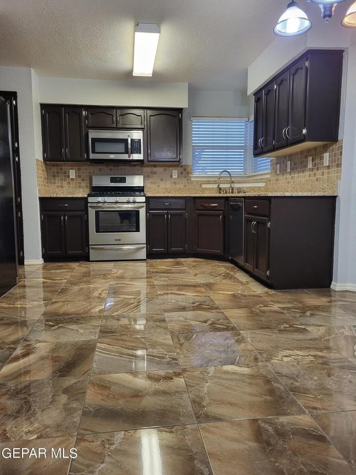 6775 Dakota Ridge Dr - Photo 6 of 21