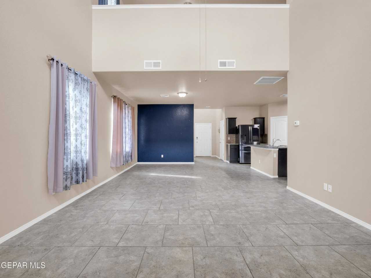 12400 Chamberlain Dr - Photo 2 of 25