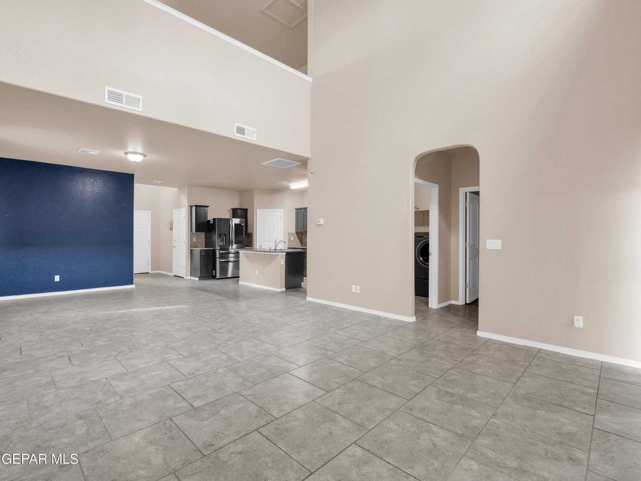 12400 Chamberlain Dr - Photo 3 of 25