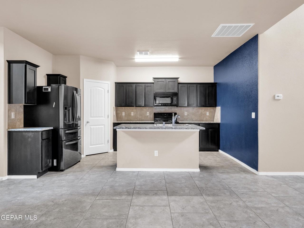 12400 Chamberlain Dr - Photo 5 of 25