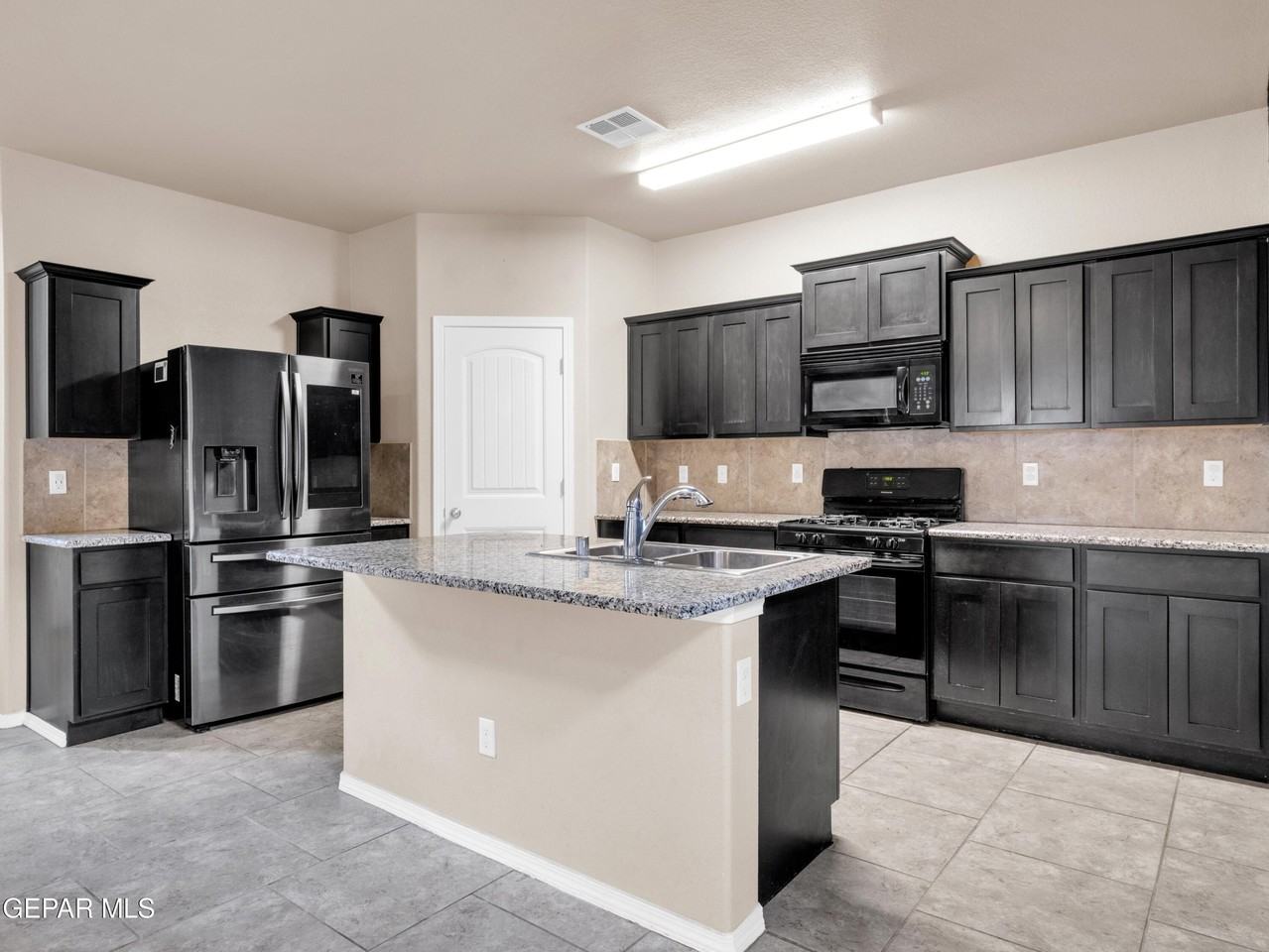 12400 Chamberlain Dr - Photo 6 of 25