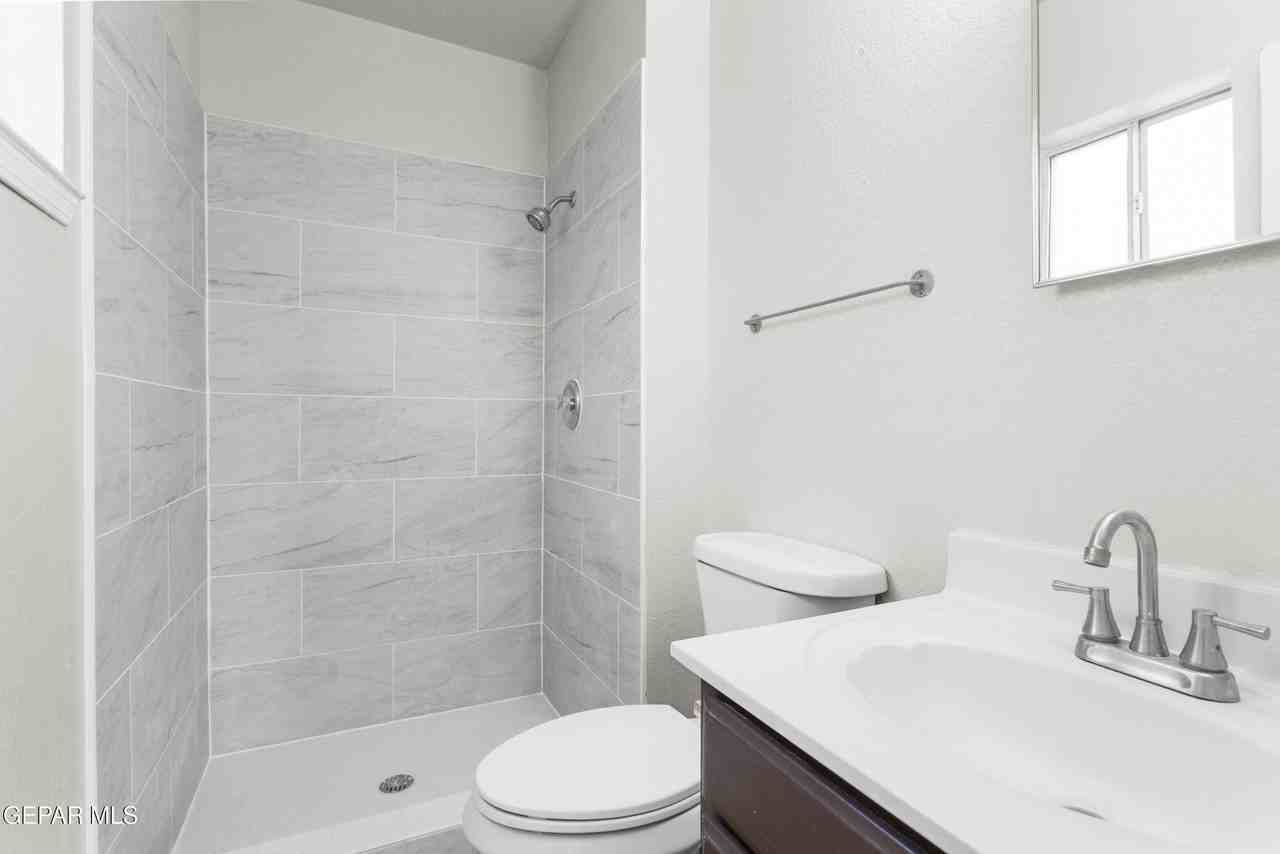 12433 Carlos Bombach Ave - Photo 3 of 27