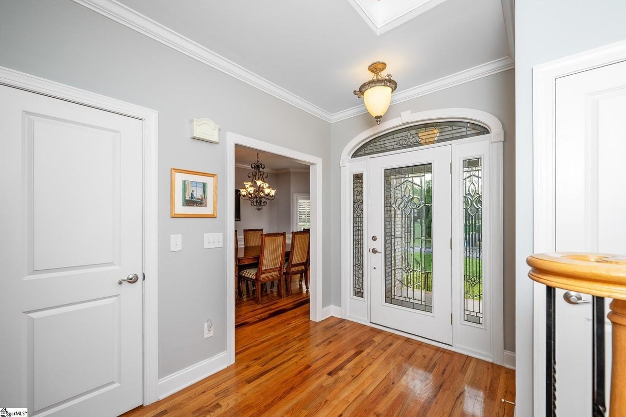 127 Warren Dr - Photo 6 of 39