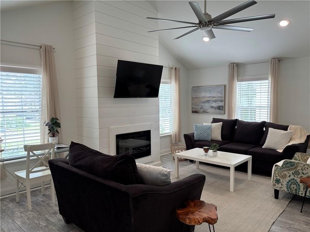 318 Sandcastle Ln - Photo 7 of 31