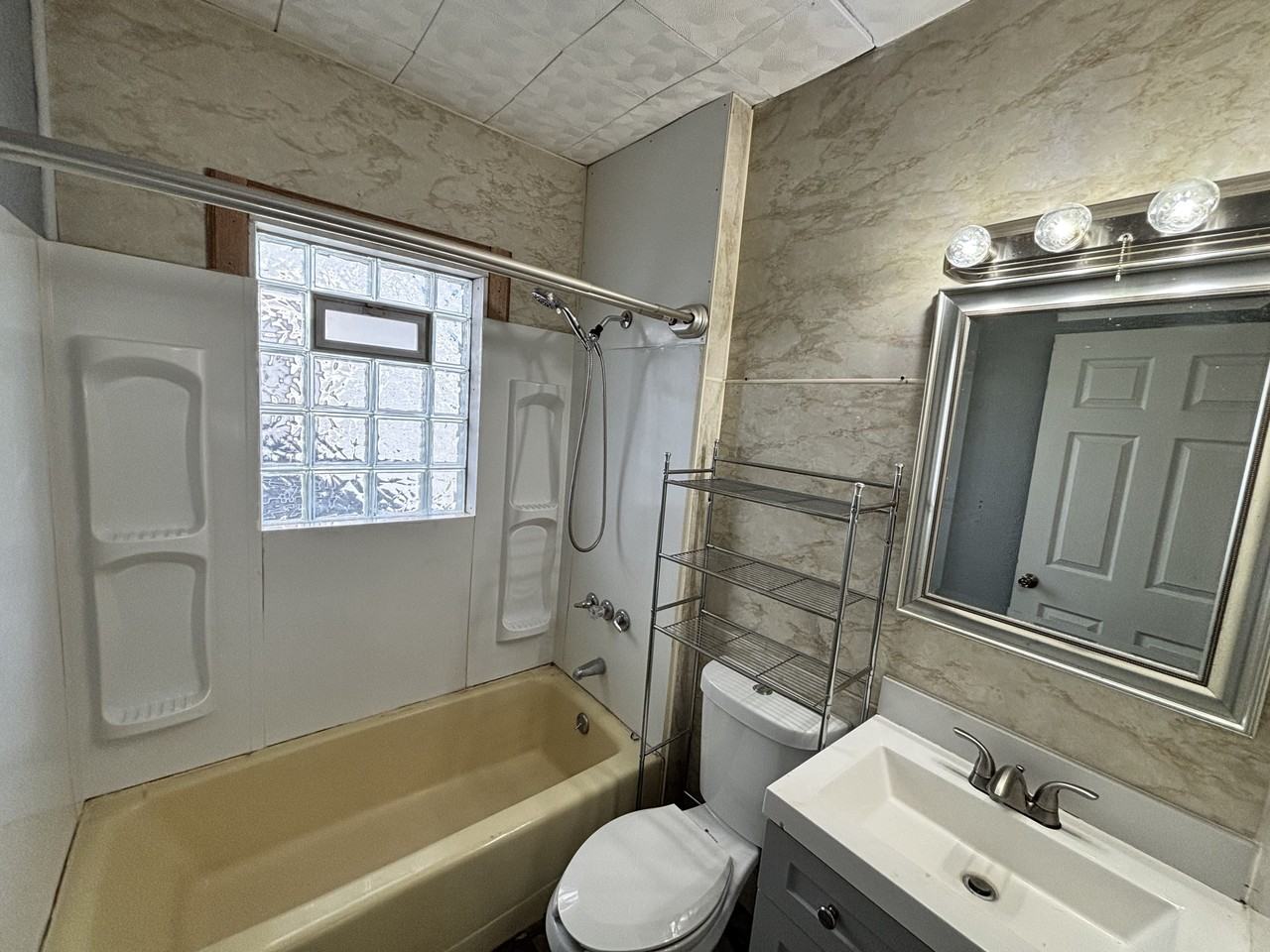 1700 Taft Ave Ne #1 - Photo 4 of 8