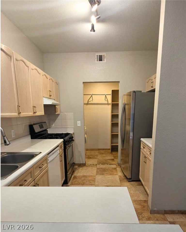 2601 Country Maple Ave - Photo 5 of 21