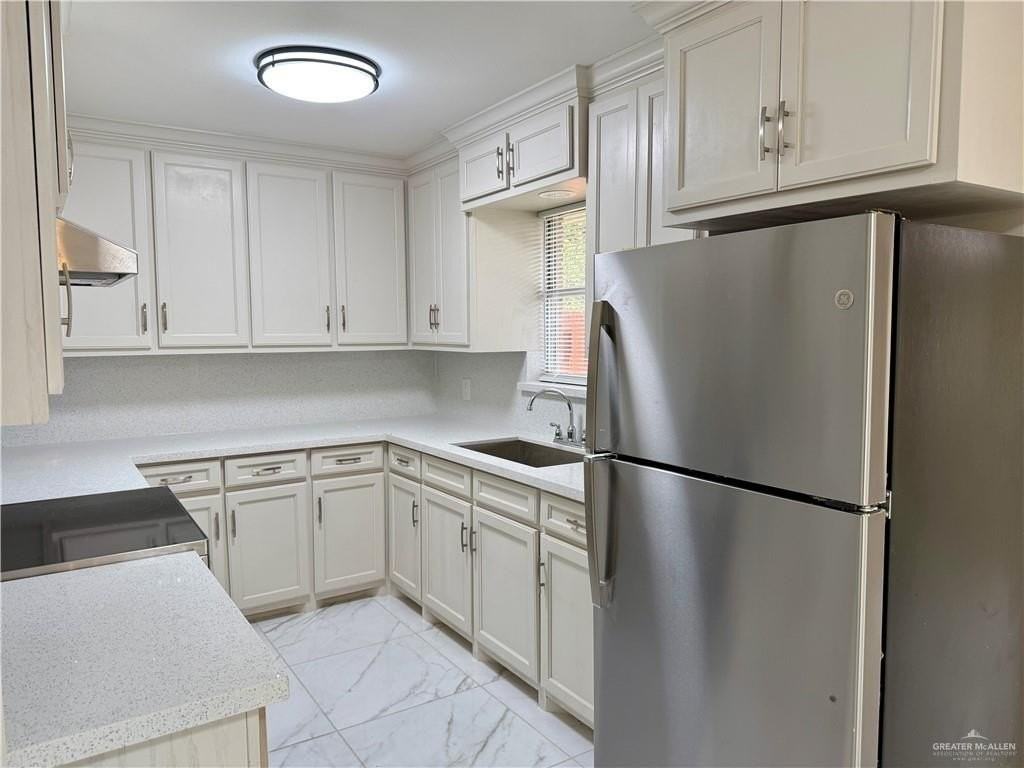 200 W Camellia Ave - Photo 2 of 15