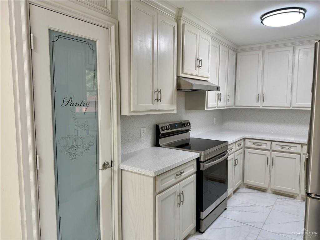 200 W Camellia Ave - Photo 3 of 15
