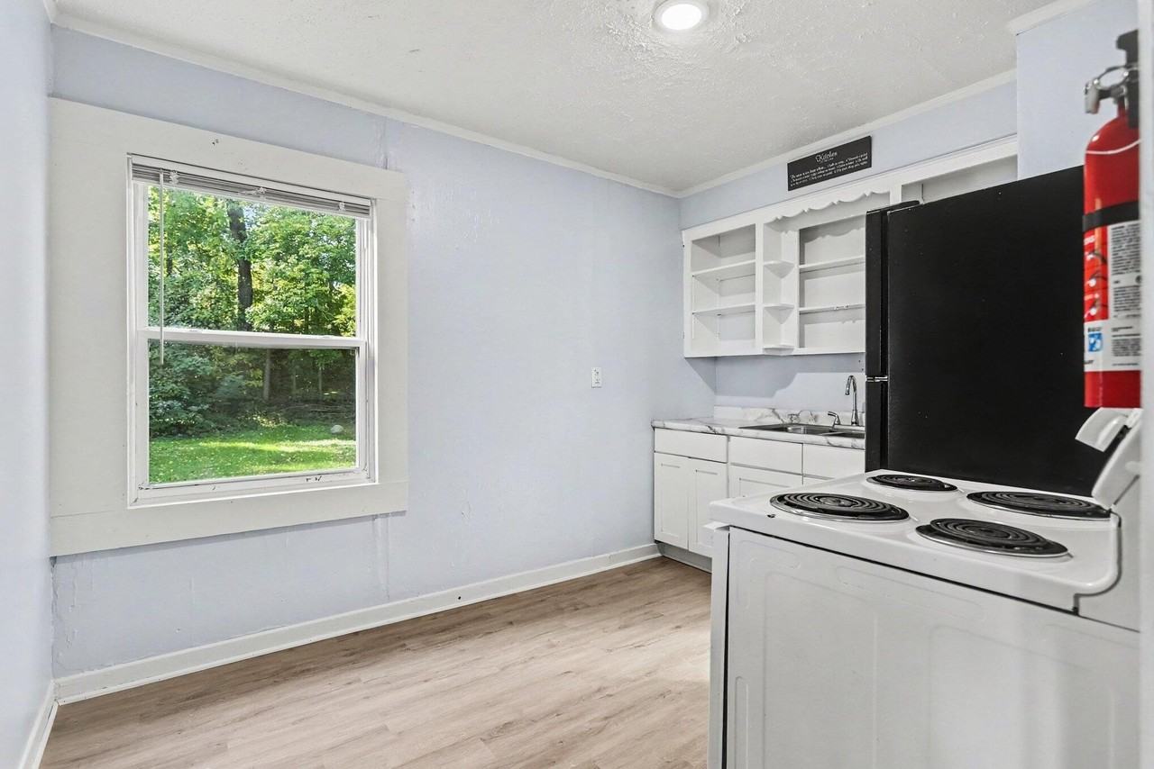 2136 Miller Rd - Photo 3 of 20