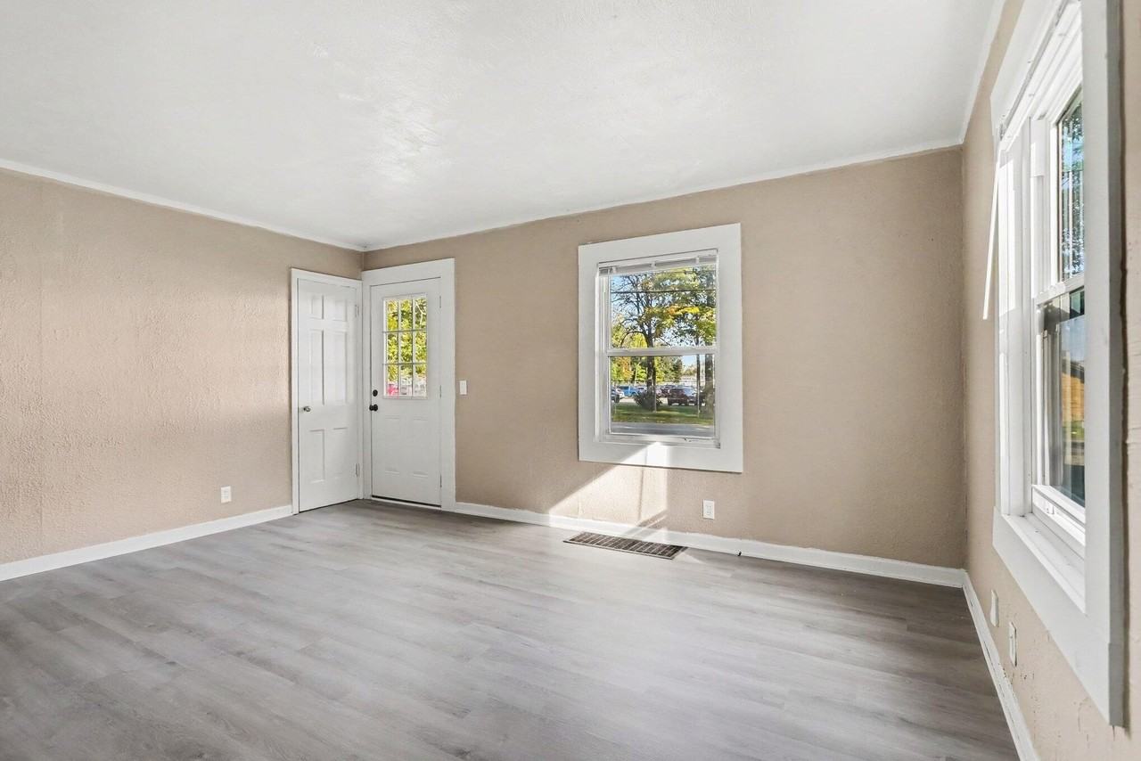 2136 Miller Rd - Photo 5 of 20