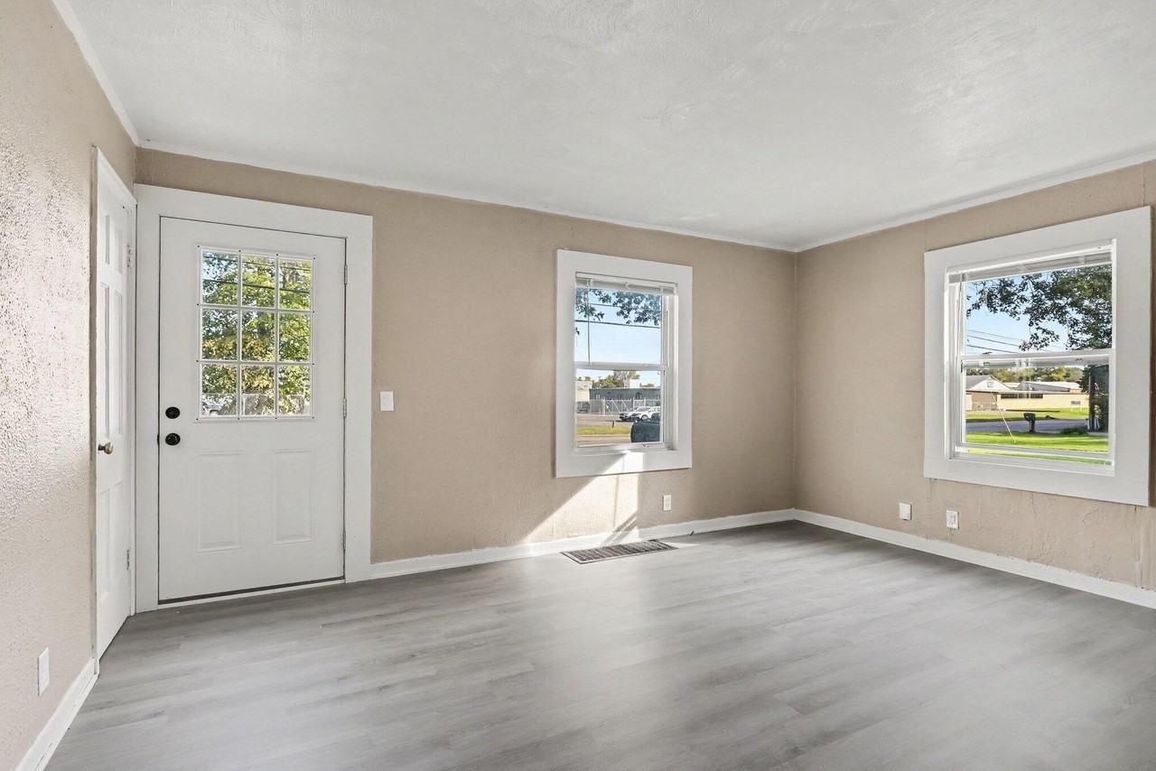 2136 Miller Rd - Photo 6 of 20