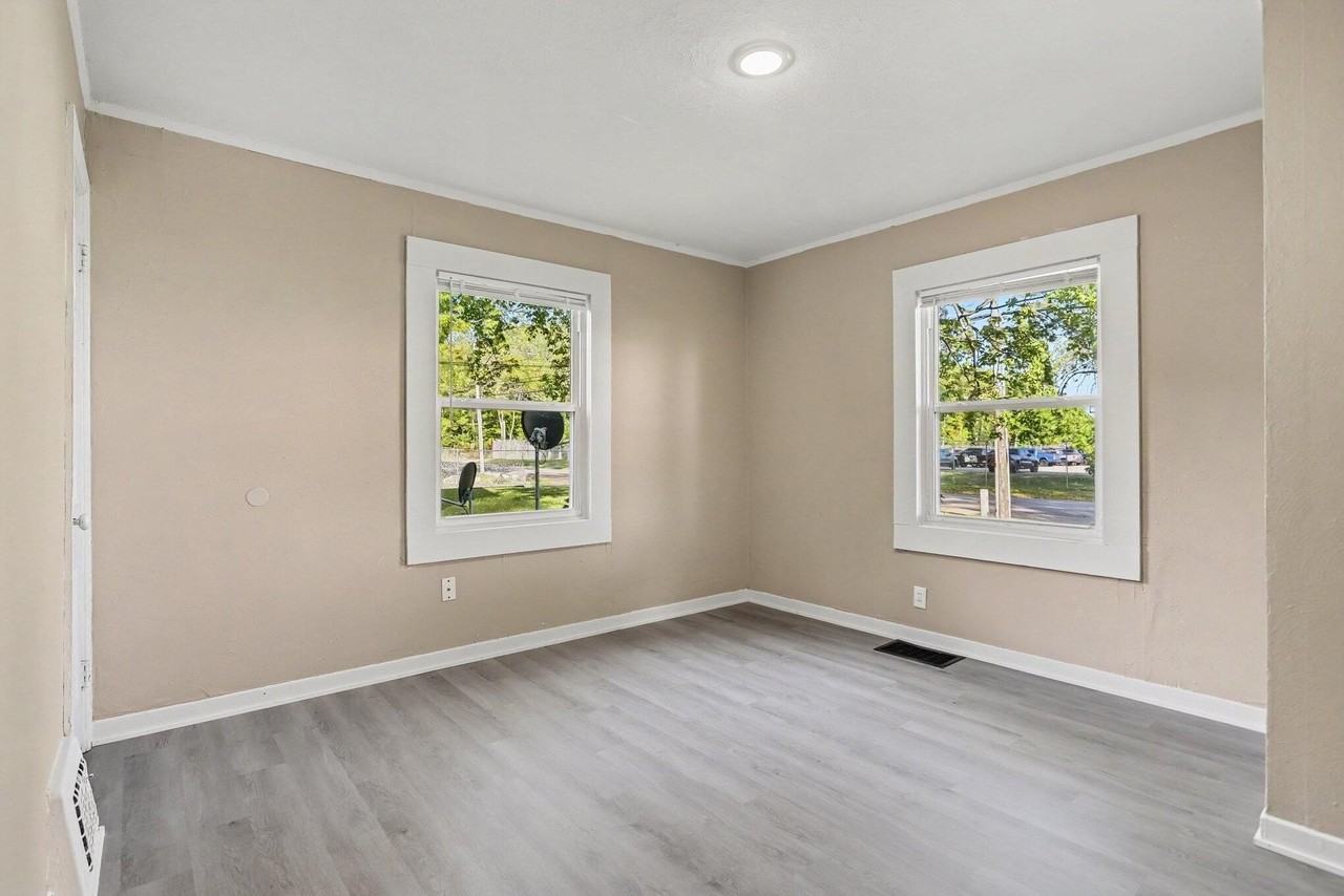 2136 Miller Rd - Photo 7 of 20