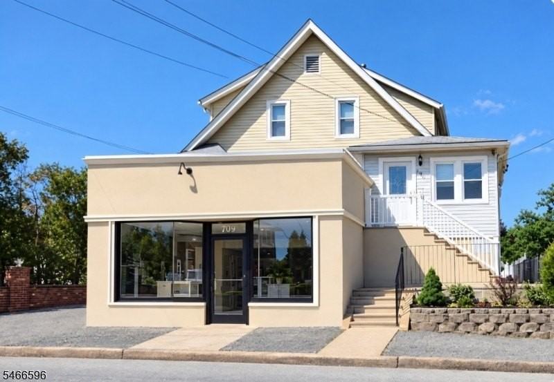 190 Stevens Ave #1
