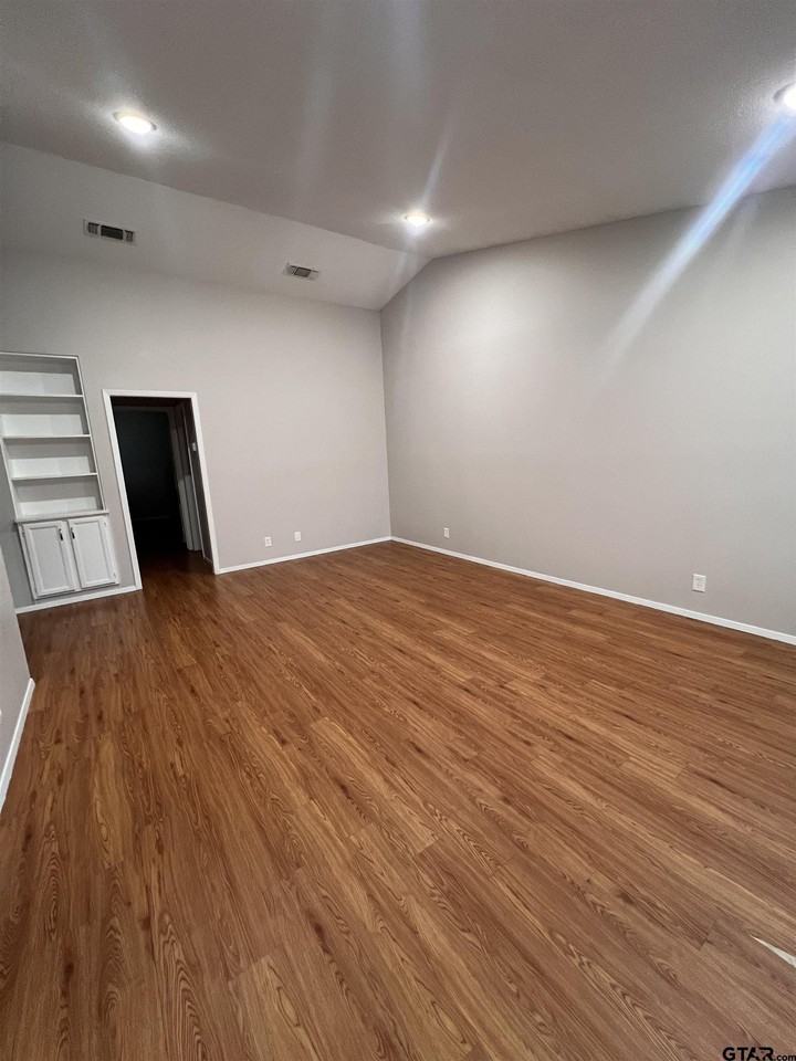 3423 Lexington Dr - Photo 4 of 10