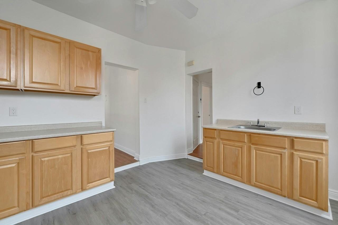 331 Grand St #4 - Photo 7 of 11
