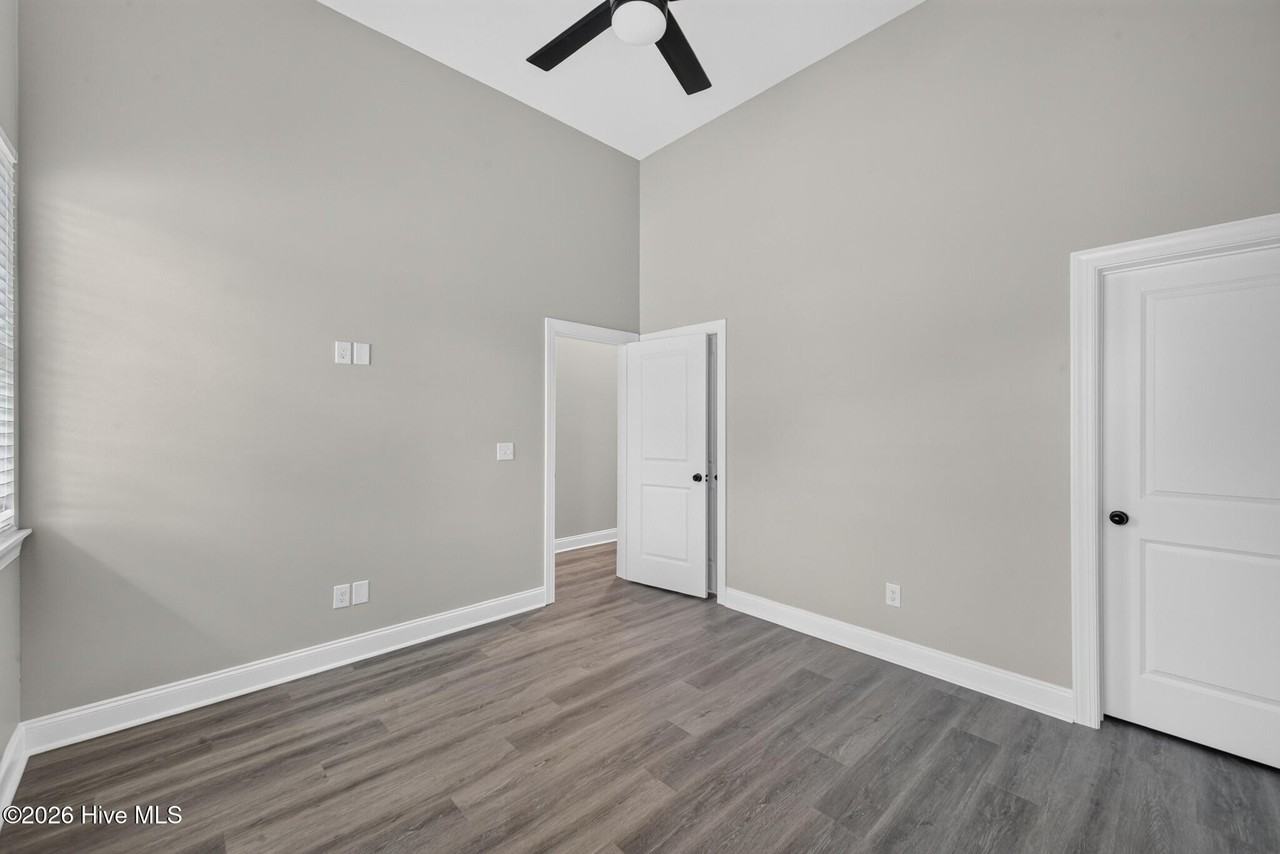 517 Dupont St #A - Photo 4 of 16