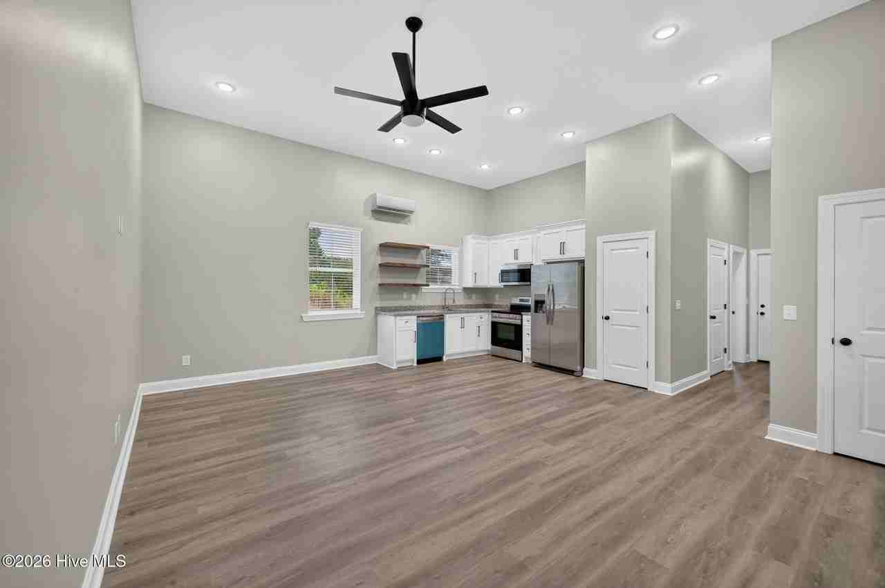 517 Dupont St #A - Photo 7 of 16