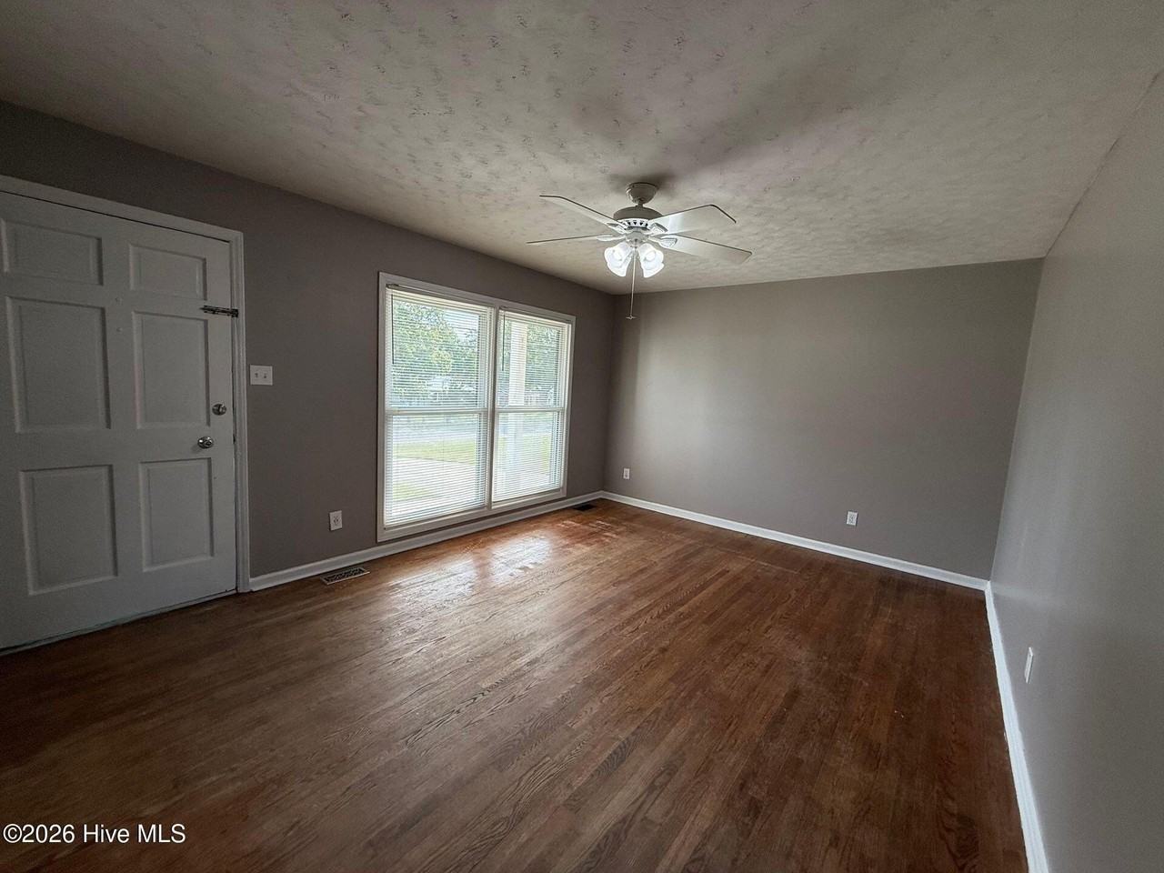 201 Tower Dr - Photo 4 of 13