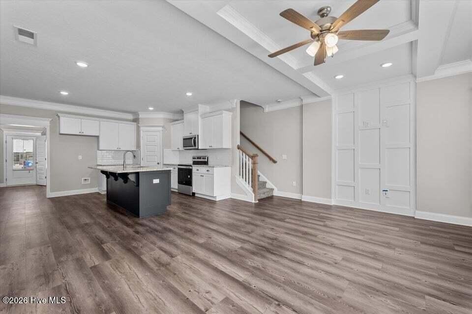 214 Linsmore Ln - Photo 3 of 20