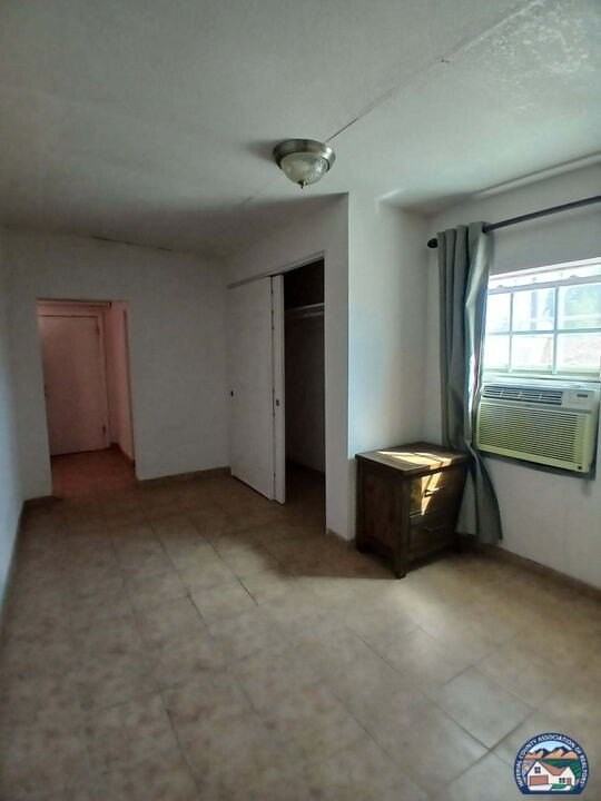 445 Rosemont St - Photo 4 of 12