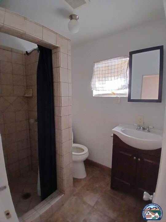 445 Rosemont St - Photo 7 of 12