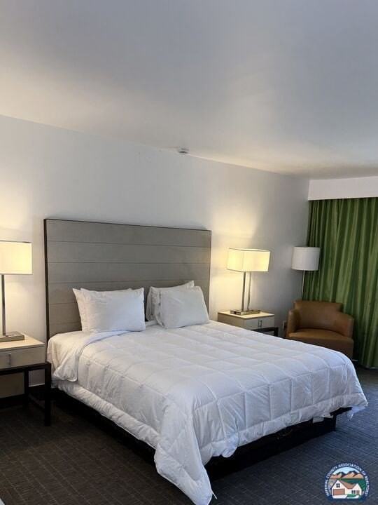 2050 Country Club Dr - Photo 4 of 7