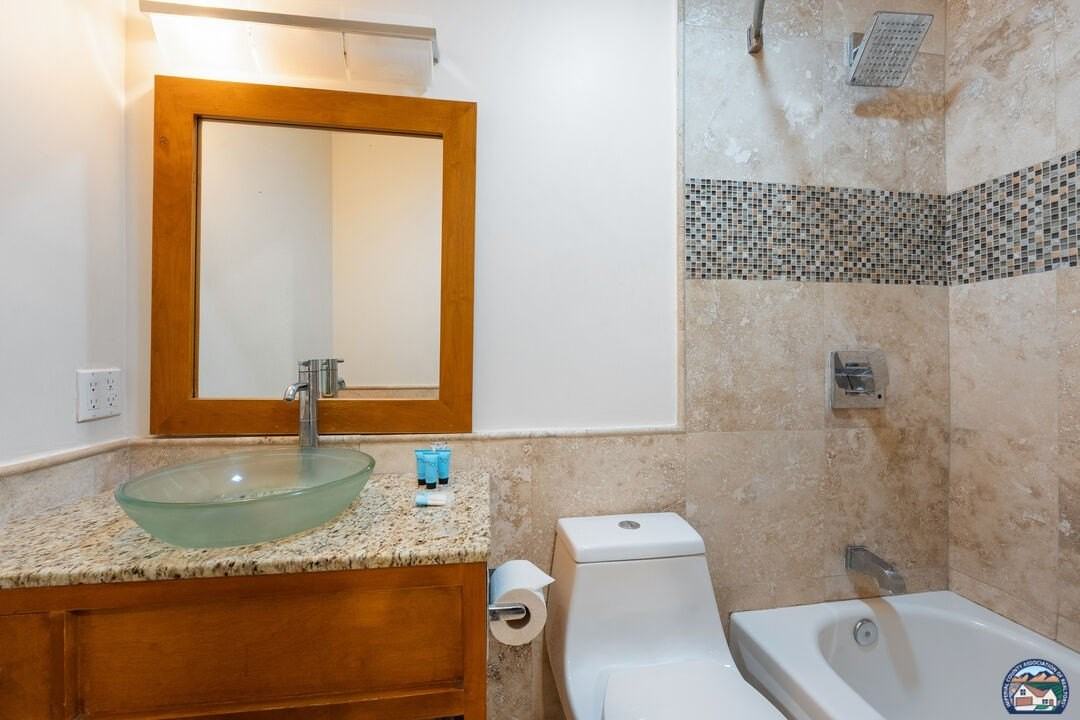 2050 Country Club Dr - Photo 5 of 7