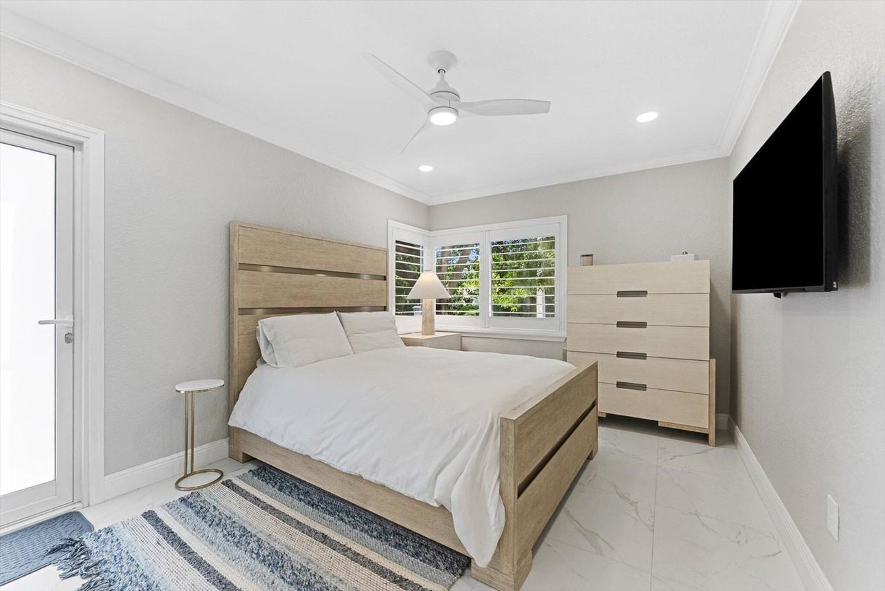 990 Casuarina Road #4 - Photo 7 of 13