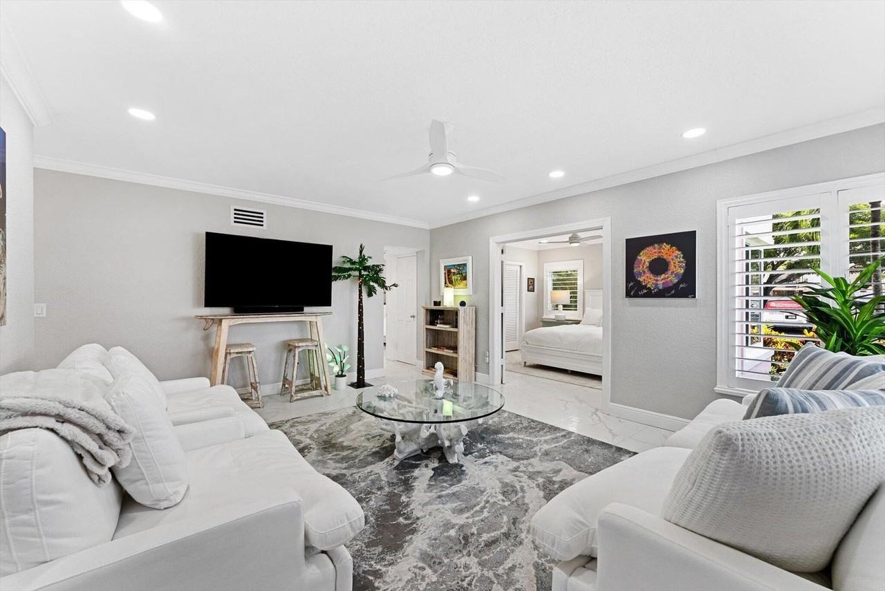 990 Casuarina Road #4 - Photo 4 of 13