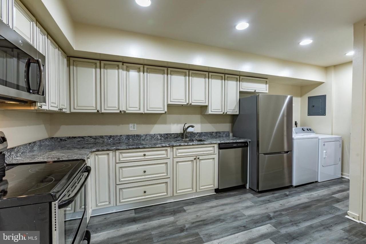 3 Stonehenge Cir - Photo 2 of 25