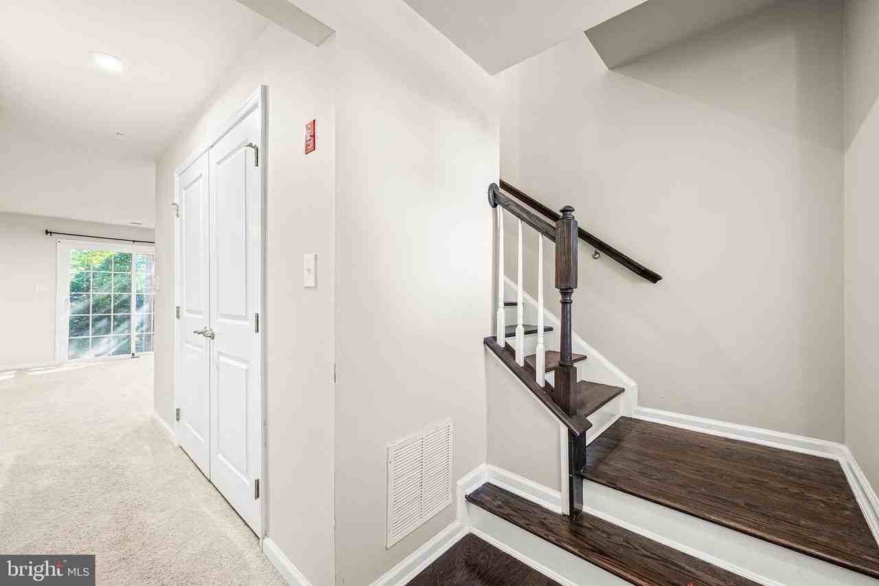 126 Mulberry Dr - Photo 3 of 31
