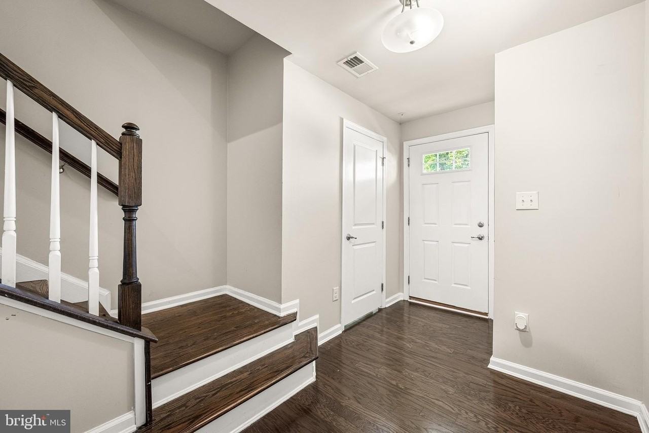 126 Mulberry Dr - Photo 4 of 31