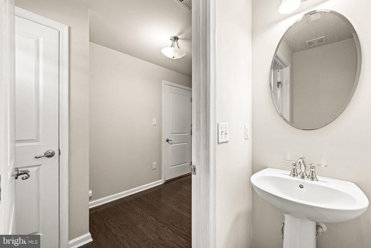 126 Mulberry Dr - Photo 5 of 31