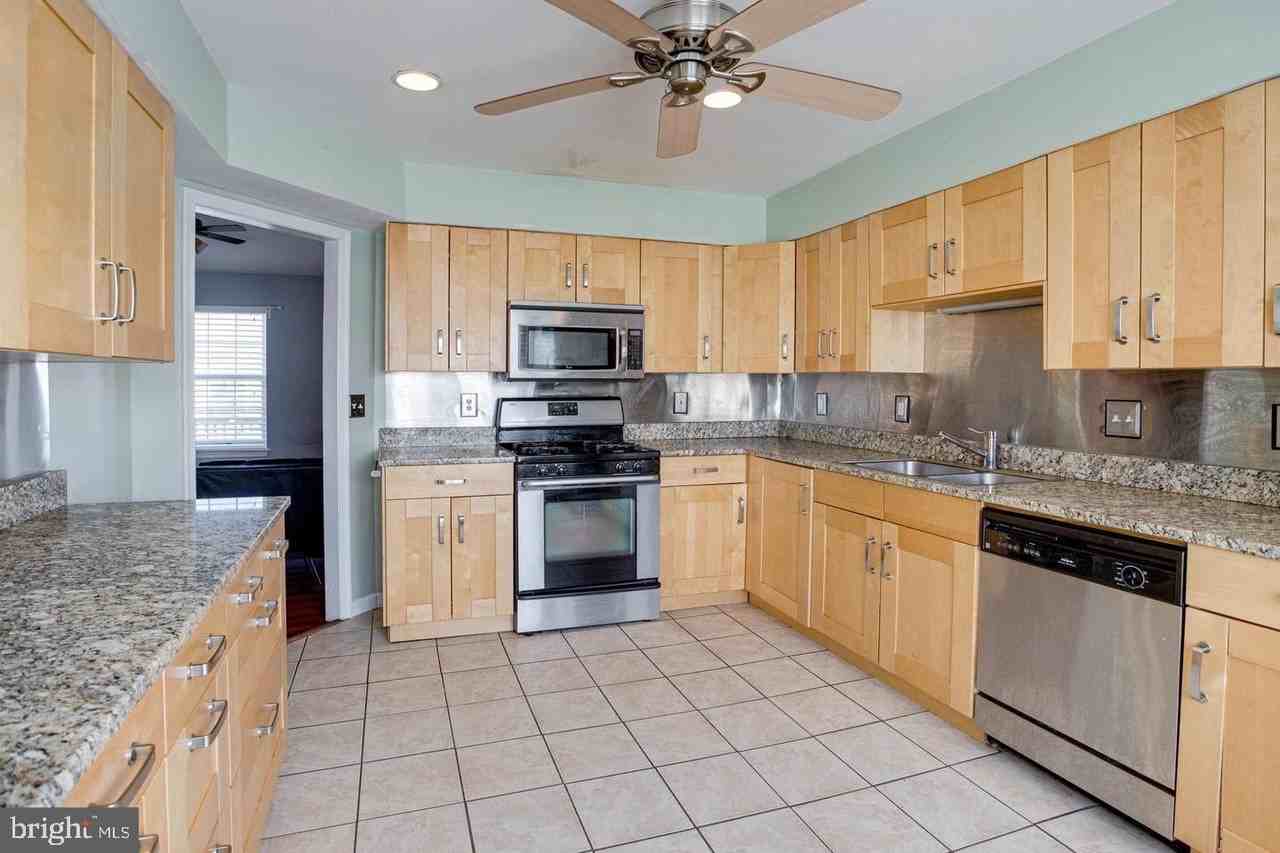 14319 Raddock Ct - Photo 2 of 12