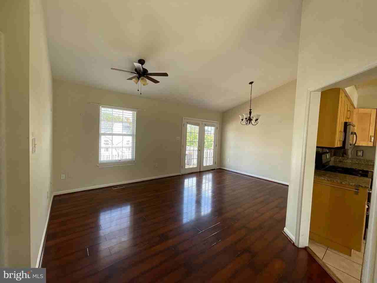 14319 Raddock Ct - Photo 3 of 12