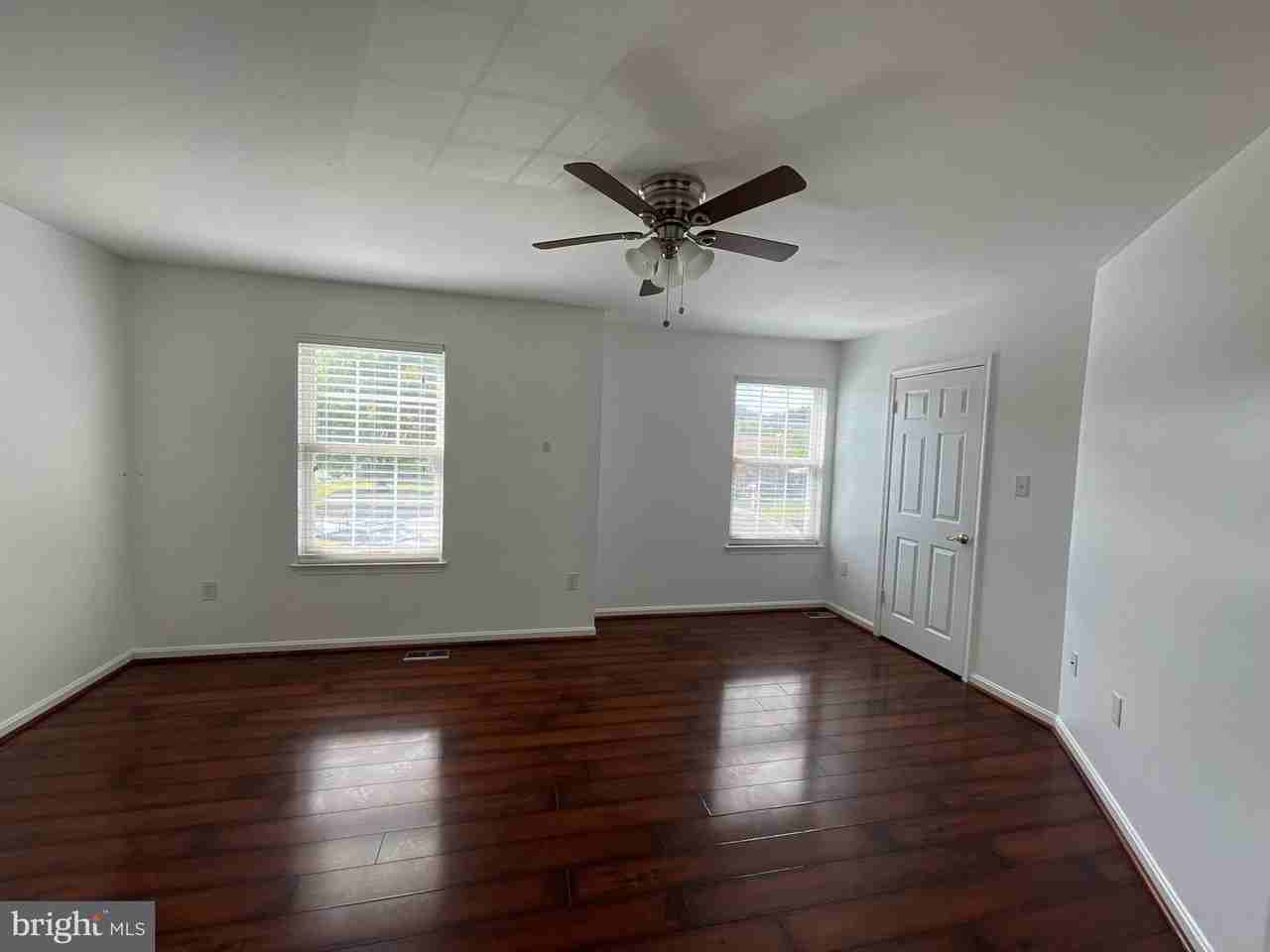 14319 Raddock Ct - Photo 4 of 12