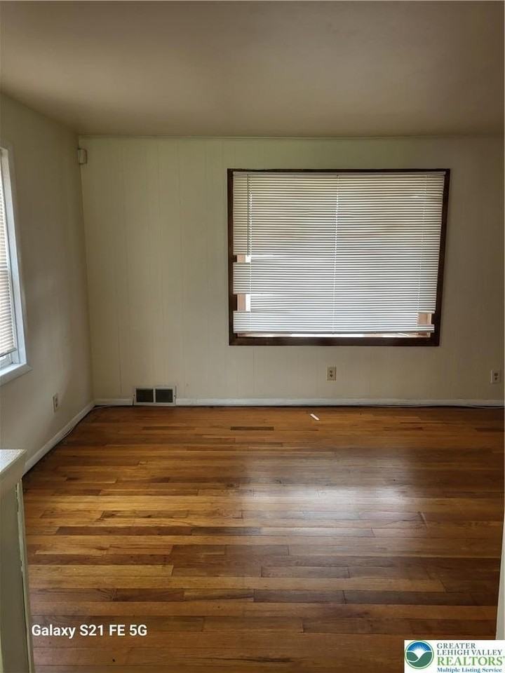 1523 S Jefferson St - Photo 3 of 20