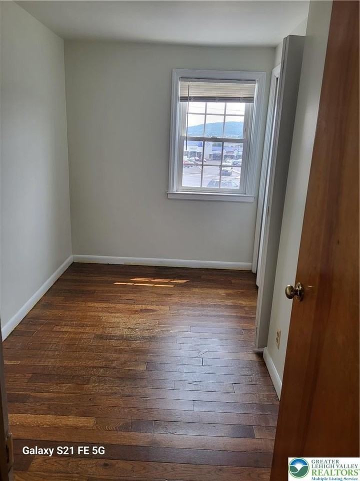 1523 S Jefferson St - Photo 5 of 20