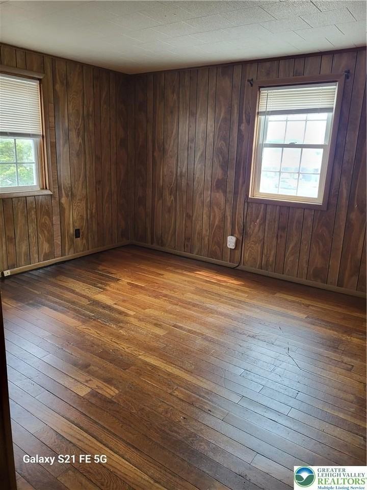 1523 S Jefferson St - Photo 6 of 20