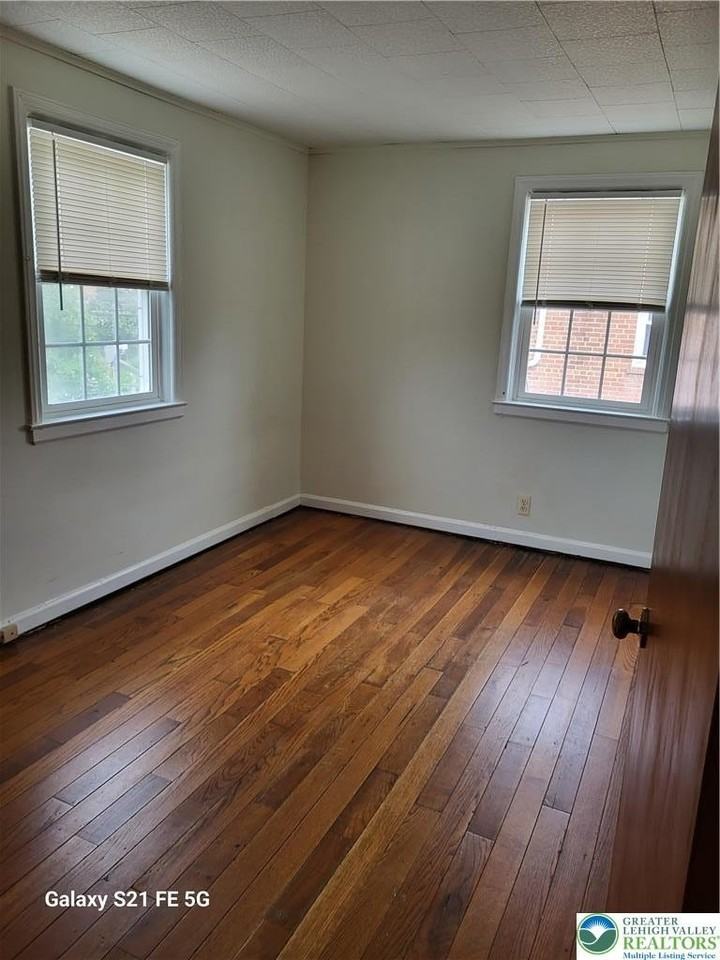 1523 S Jefferson St - Photo 7 of 20