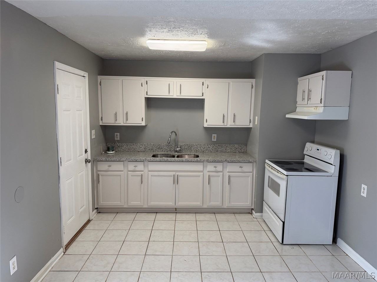 6241 S Hampton Dr - Photo 3 of 9