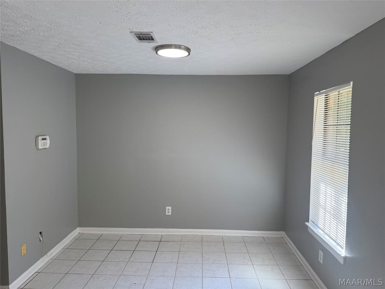 6241 S Hampton Dr - Photo 5 of 9