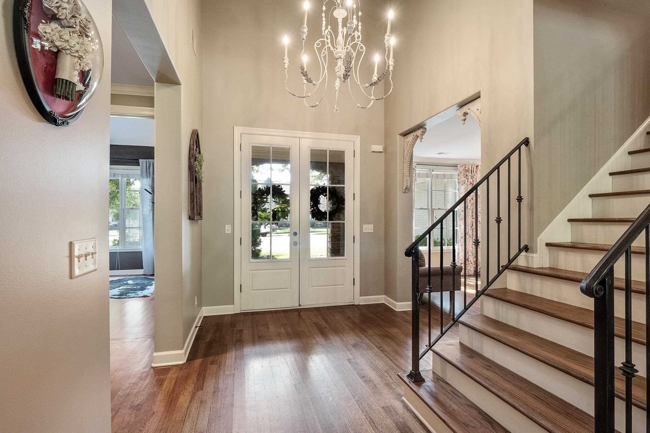 10230 Mackwood Dr - Photo 2 of 31