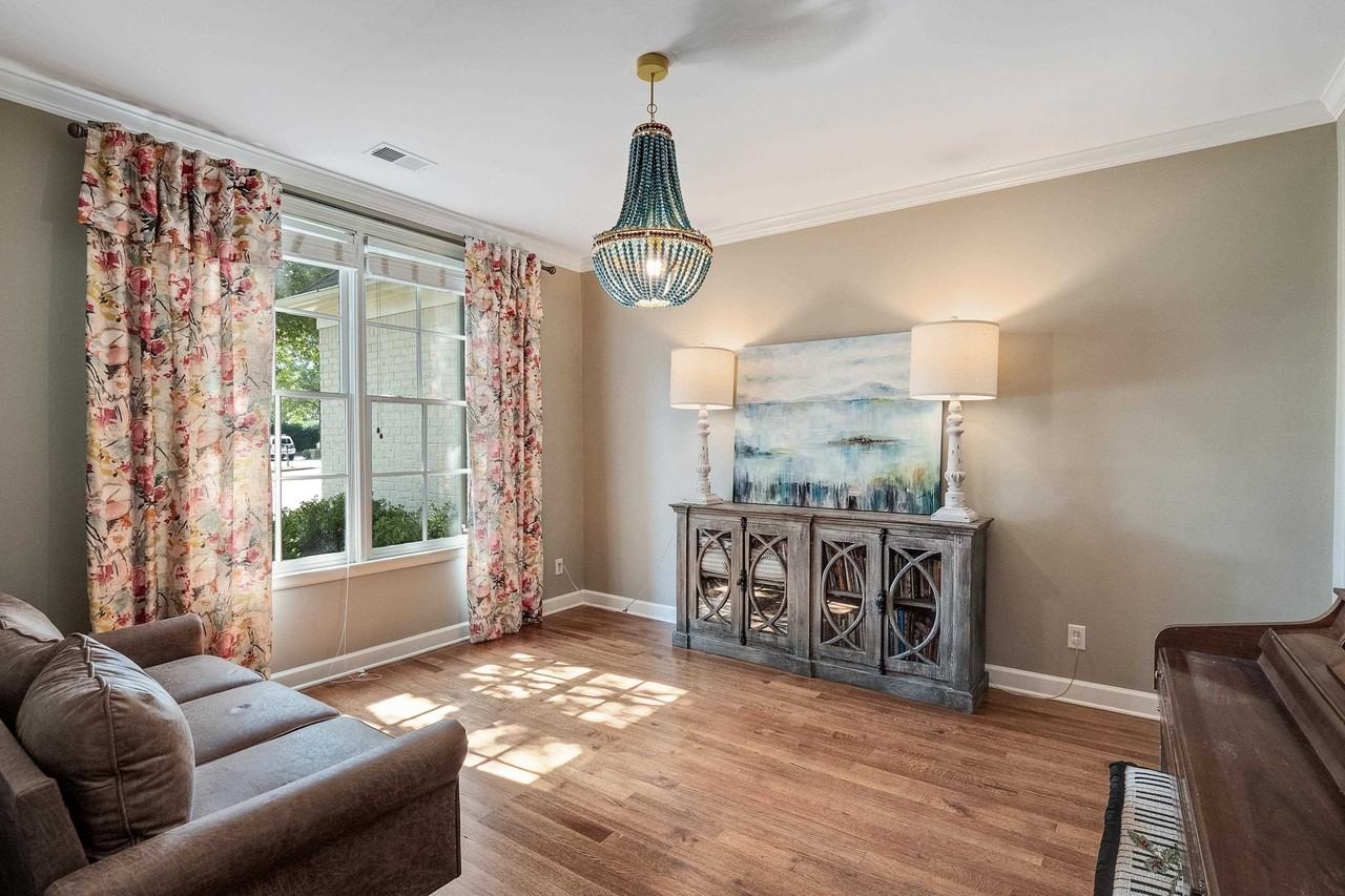 10230 Mackwood Dr - Photo 4 of 31