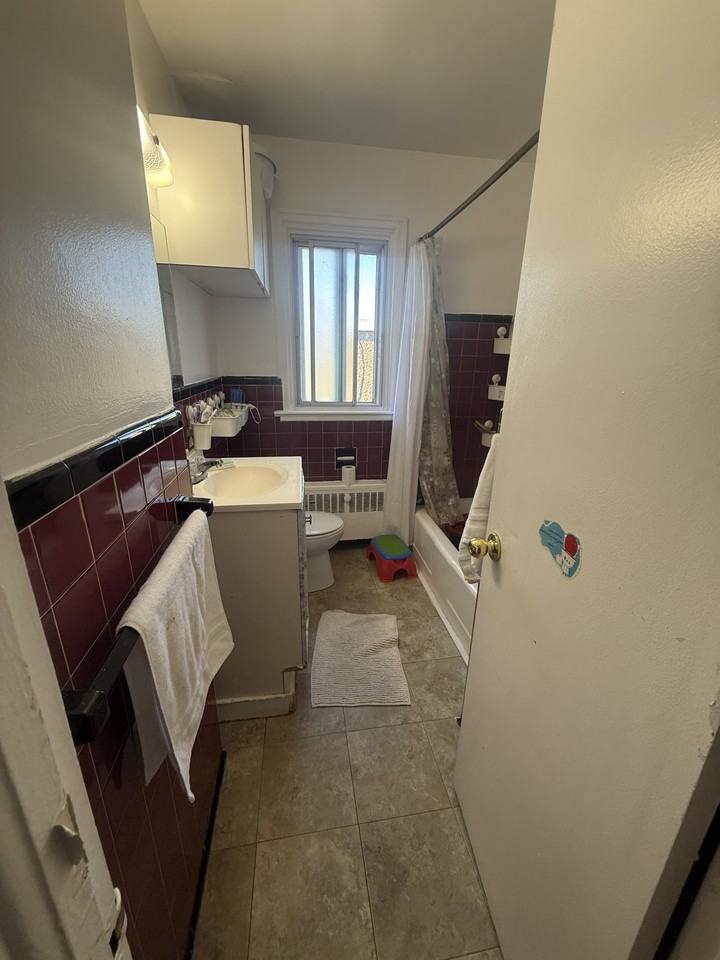 165 Deschamps Avenue - Photo 2 of 15