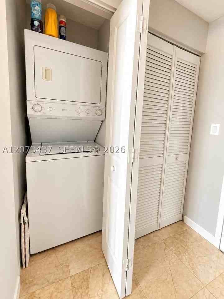 7910 Harbor Island Dr #904 - Photo 7 of 17