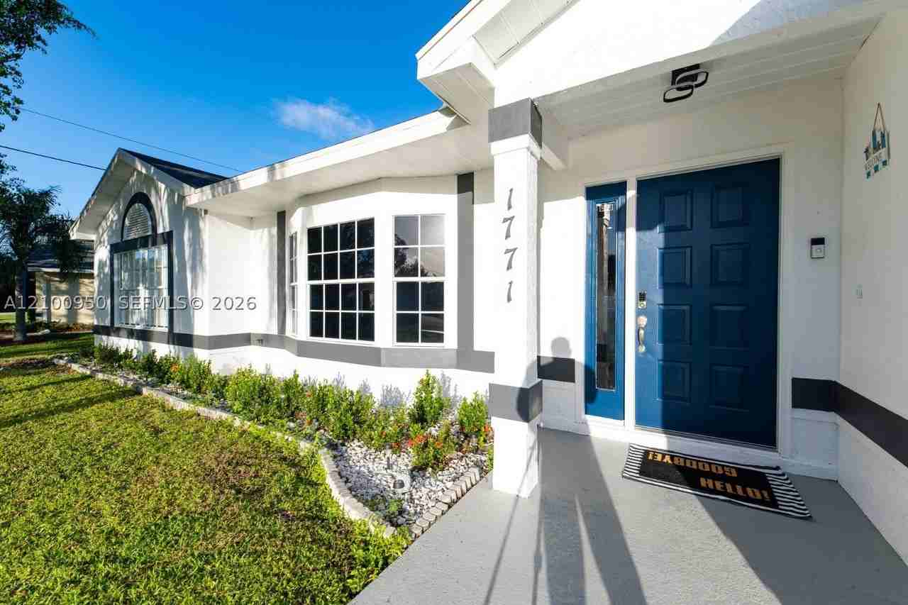 1771 Se Gaskins Cir - Photo 3 of 43