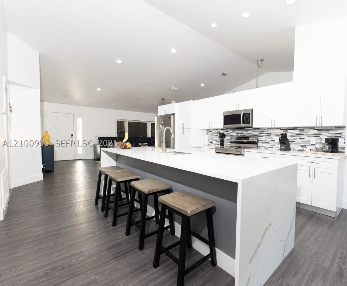 1771 Se Gaskins Cir - Photo 4 of 43