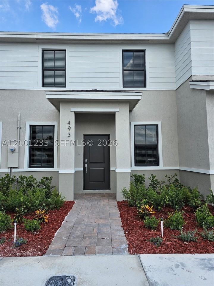 493 Ne 15th St